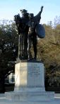 war statue